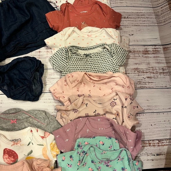 Assorted Baby Clothing Set - Picture 2 of 4